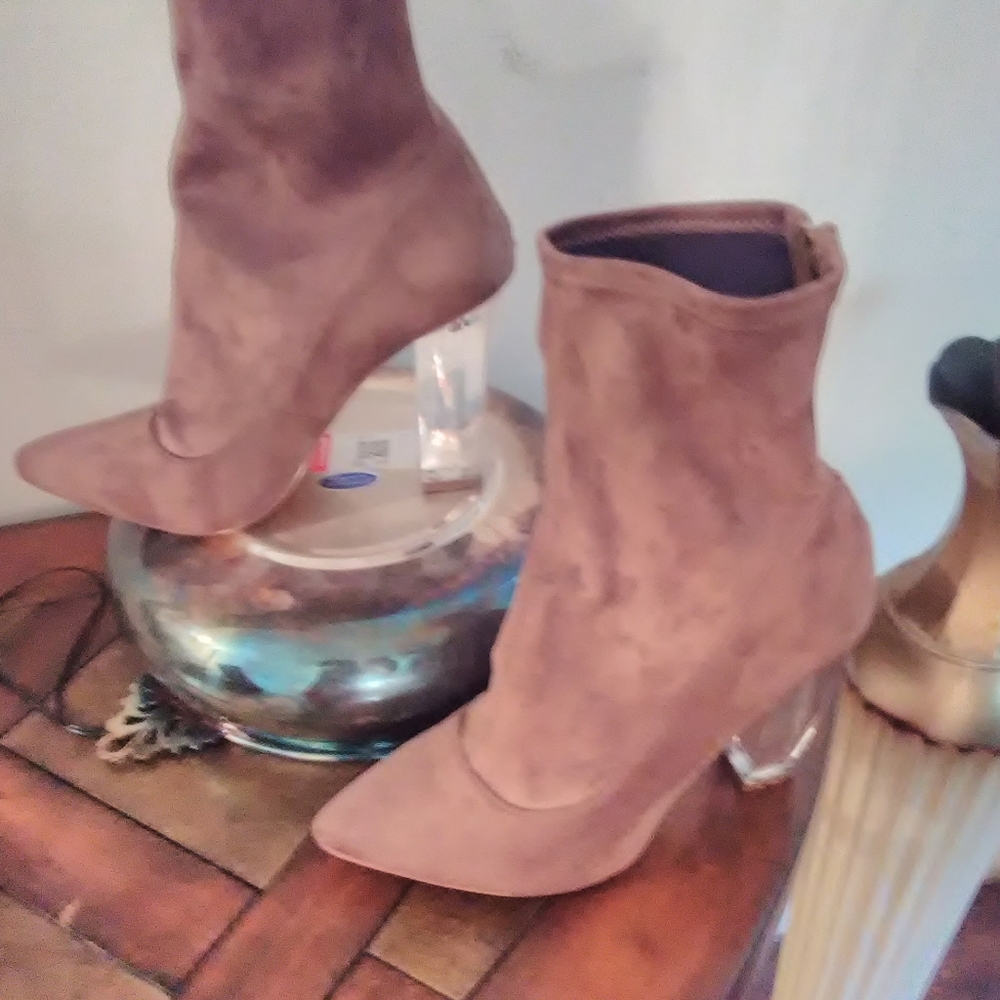 Boots - Picture 4 of 4